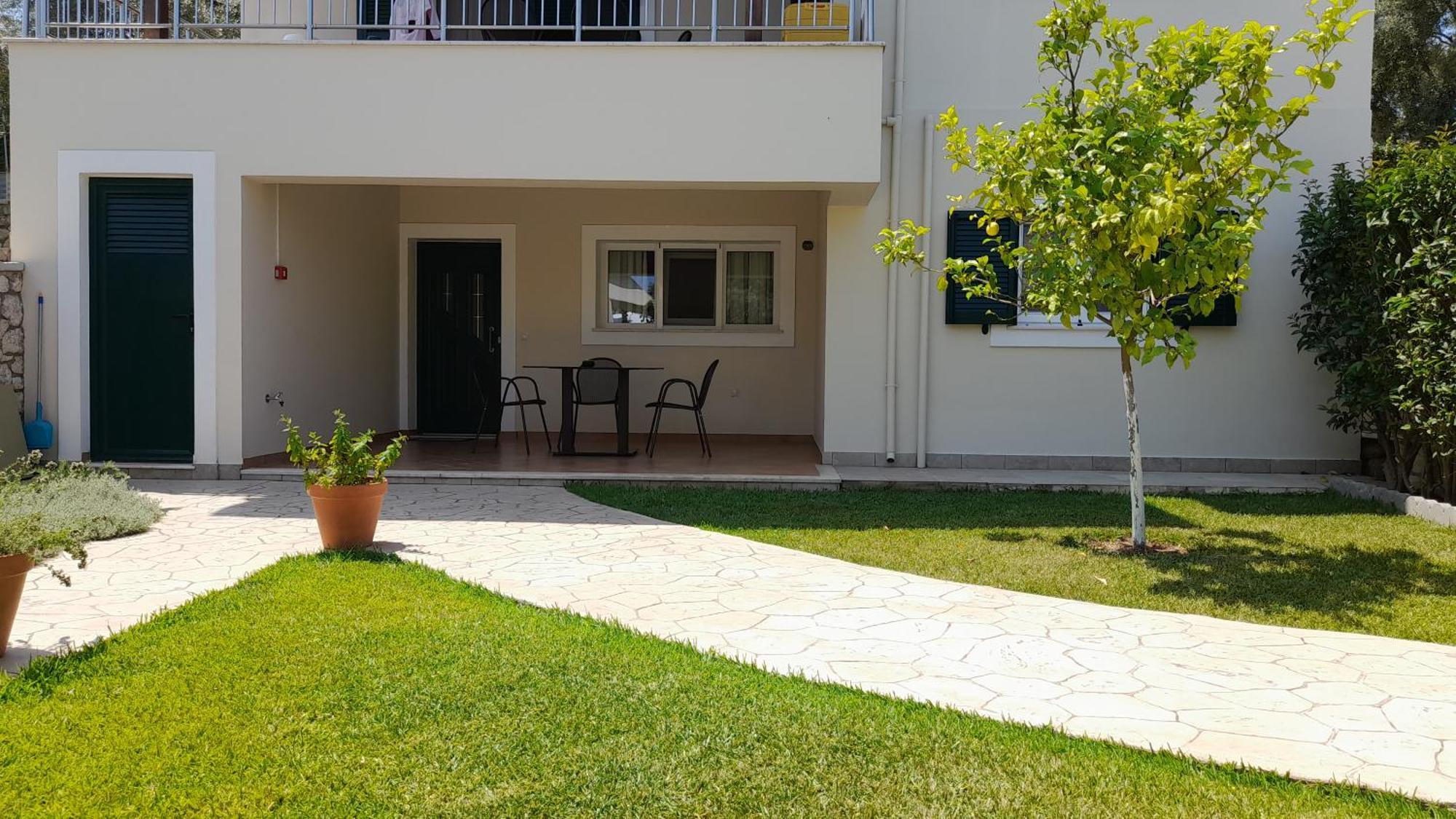 Lefkogea Villas & Apartments Tsoukaládhes Exteriör bild